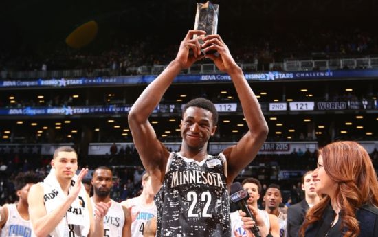 连续2场砍20+得分！胡金秋13中10砍下26分9篮板（胡金秋两连场20+，13投10中收获26分9篮板）