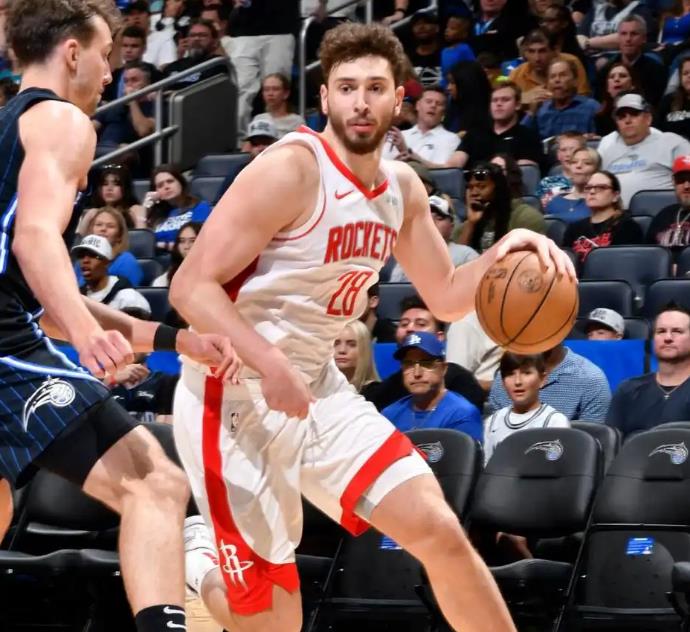 半场：马竞1-0圣吉罗斯，阿尔瓦雷斯破门，格列兹曼进球被吹（半场战报：马竞1-0领先圣吉罗斯，阿尔瓦雷斯建功，格列兹曼进球被判无效）