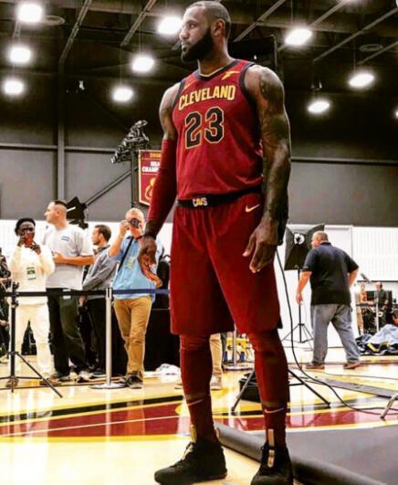 恩比德：手指有点小问题 不过情况正在好转（恩比德：手指略有不适，情况在改善）