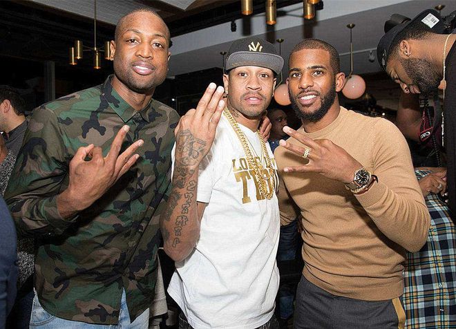 体坛：狼队想与徐彬签约4-5年，球员已搭乘航班前往英国（体坛：狼队拟与徐彬签4至5年长约，球员已乘机赴英）