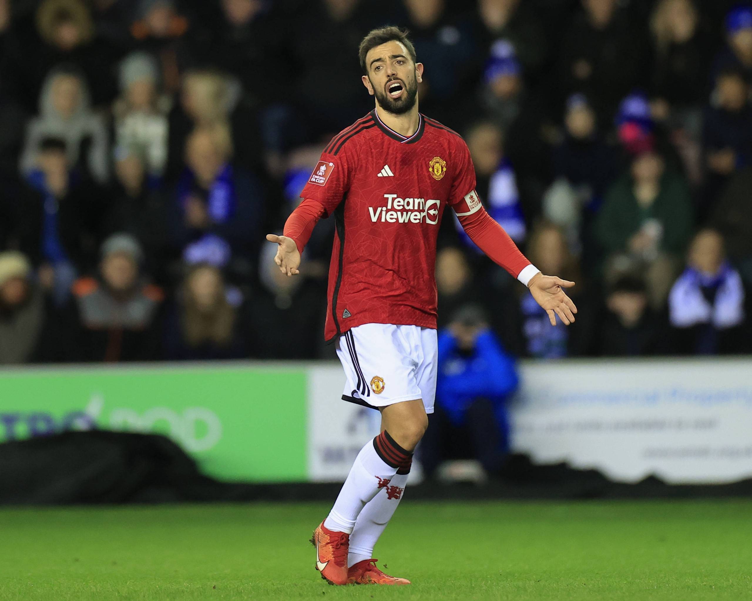 掘金VS黄蜂前瞻：掘金冲击客场10连胜，拉梅洛·鲍尔缺阵（黄蜂迎战掘金前瞻：拉梅洛·鲍尔缺席，丹佛冲击客场十连胜）